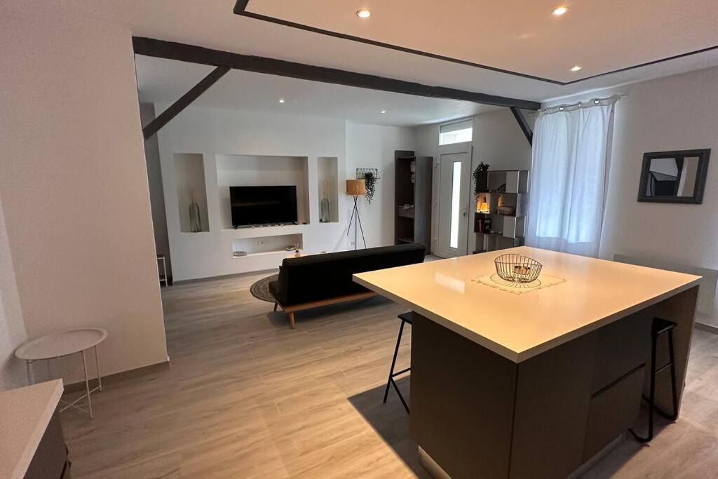 Вилла Maison Entierement Renovee Ambares-et-Lagrave Экстерьер фото